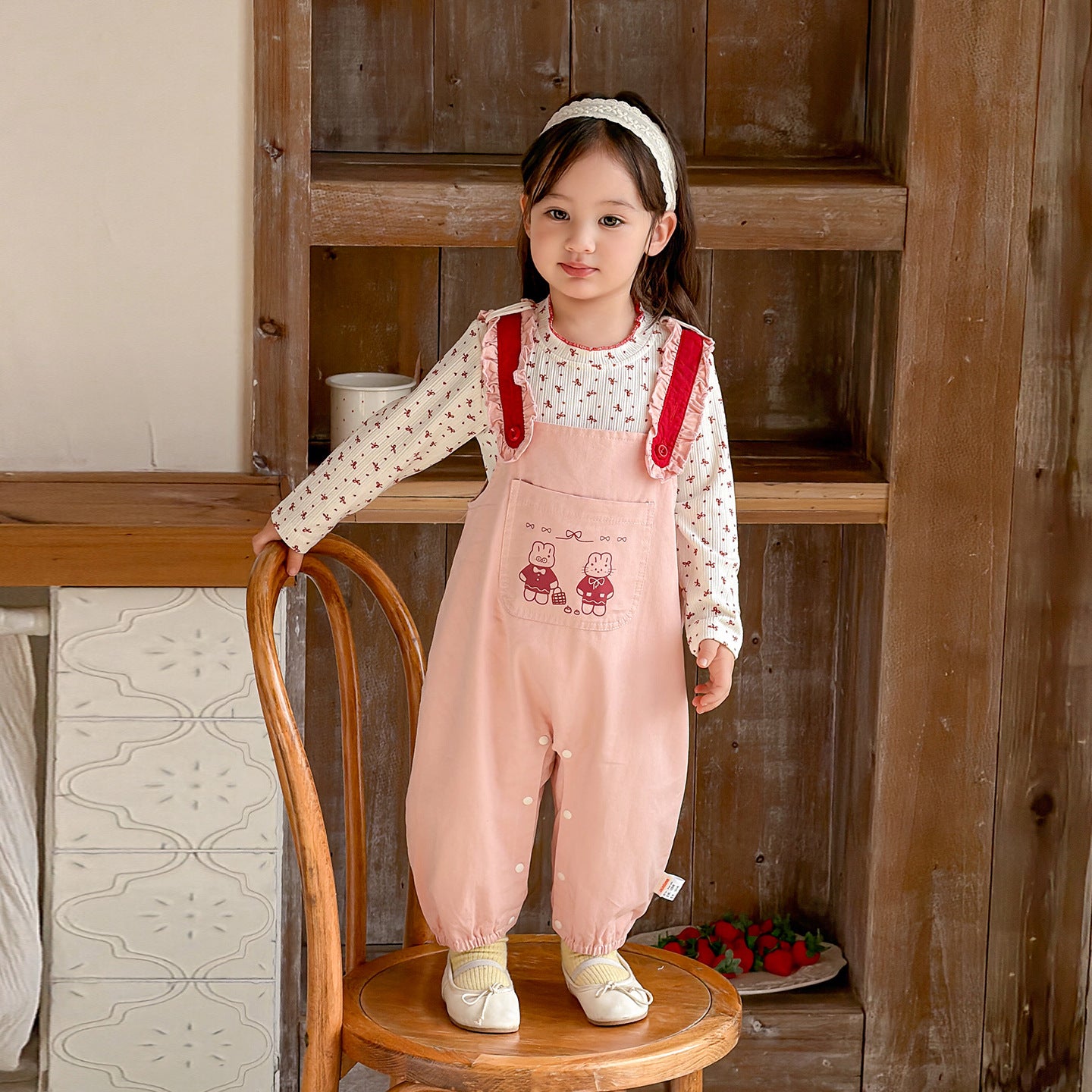 Cute Two-Piece Outfit for Baby Girls, Adjustable Strap Pants Set with Basic Top, Spring Fashion Style