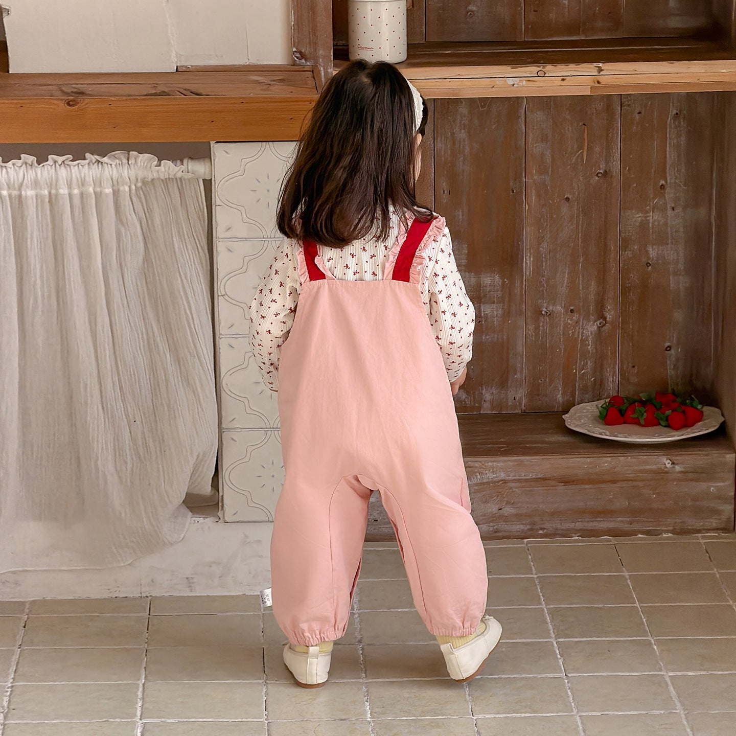 Cute Two-Piece Outfit for Baby Girls, Adjustable Strap Pants Set with Basic Top, Spring Fashion Style